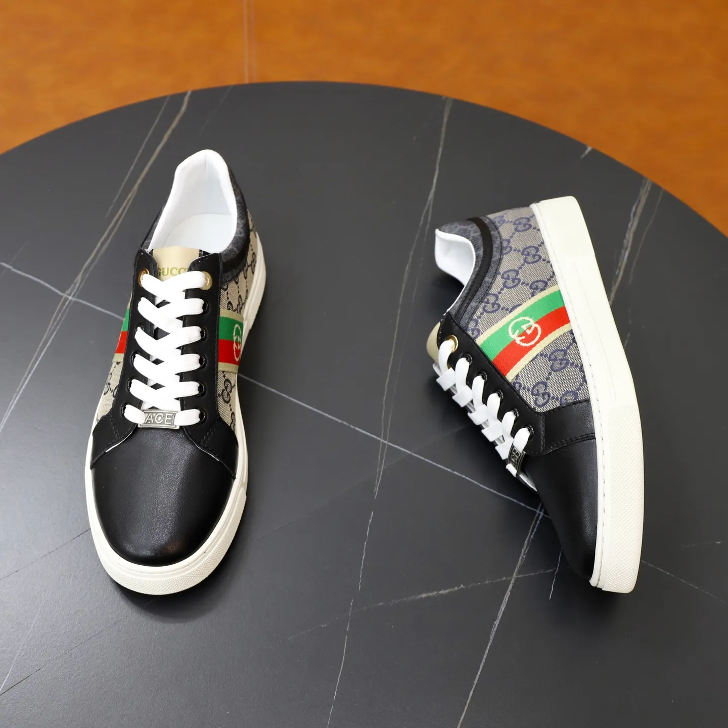 Ex-factory price: 440💰🙅‍♂️🙅‍♂️🙅‍♂️ Brand: GUCCI Standard code: 38-44 (45 customized) Grade: Same as the official website Material: Original material splicing Comfortable and breathable lining Lightweight and wear-resistant sports outsole Style category: Men's fashionable casual shoes Running sneakers Distinguished luxury brand elements Top luxury Color: actual picture color